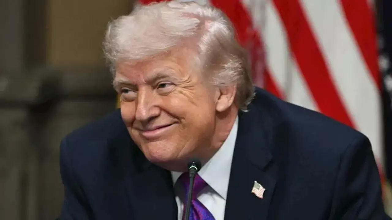 اتهامات سيناتور أمريكي لترامب تثير تساؤلات حول علاقة الرئيس بتقلبات الأسواق المالية